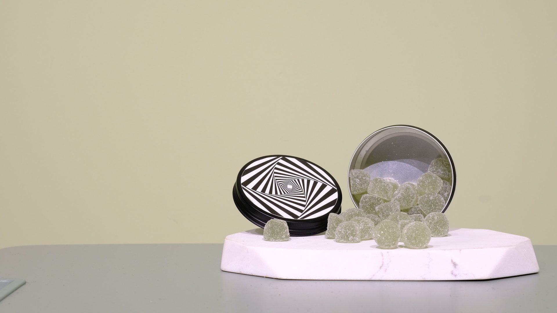 Unspun CBD gummies tin with lime flavoured gummies